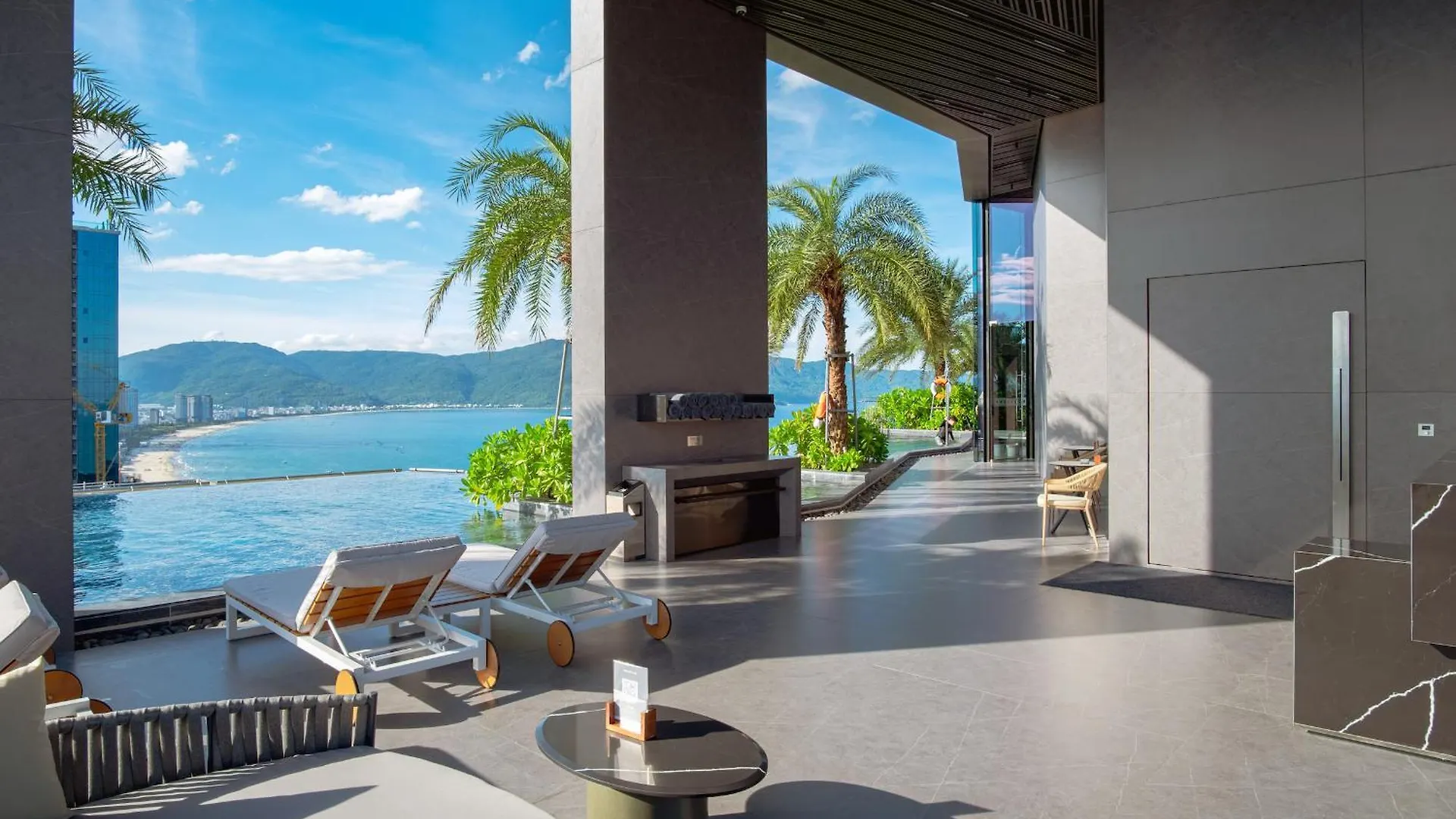 M Hotel Danang Дананг